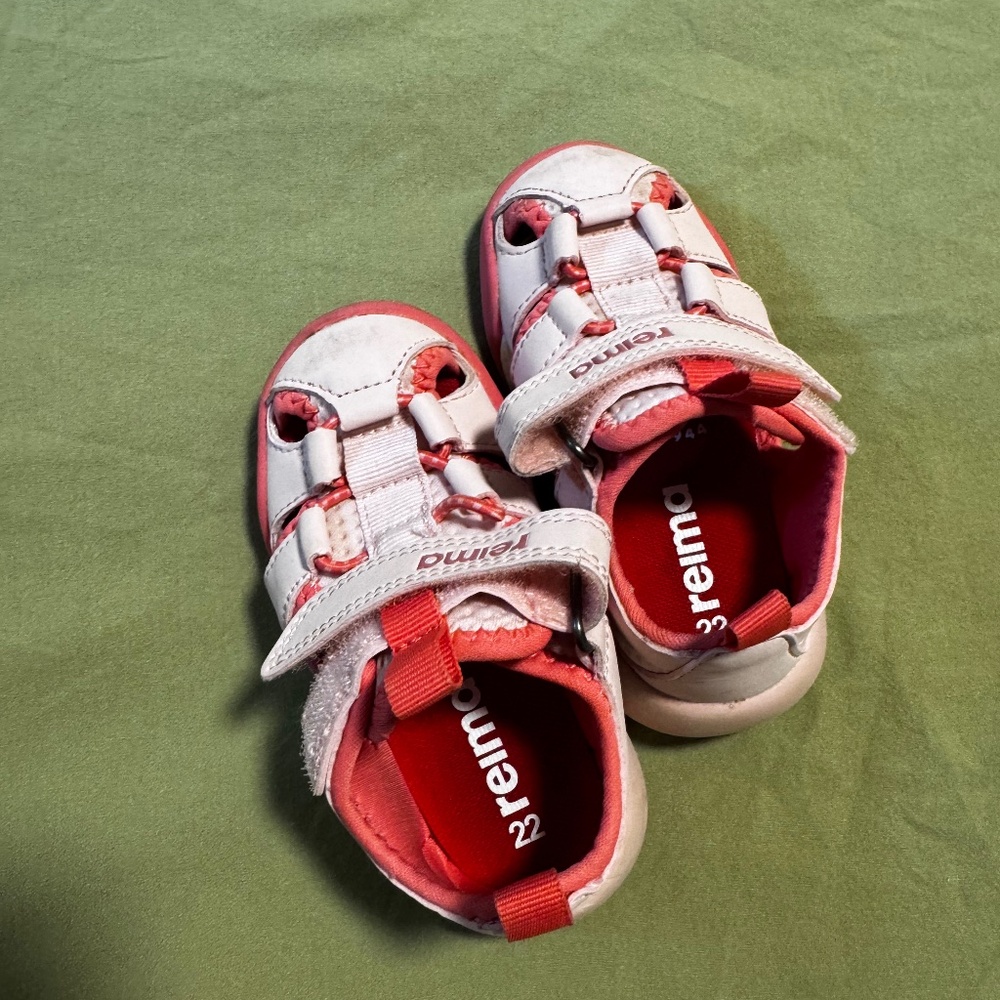 Reima Toddler sandals size 22/6.5